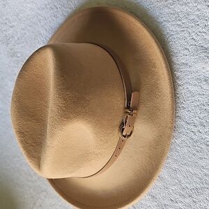 NWT Nordstrom Wool Felt Panama Hat with Brown Belt/Gold Accent. One Size Beige